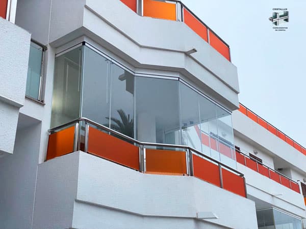 Cortinas de cristal vs Ventanas tradicionales